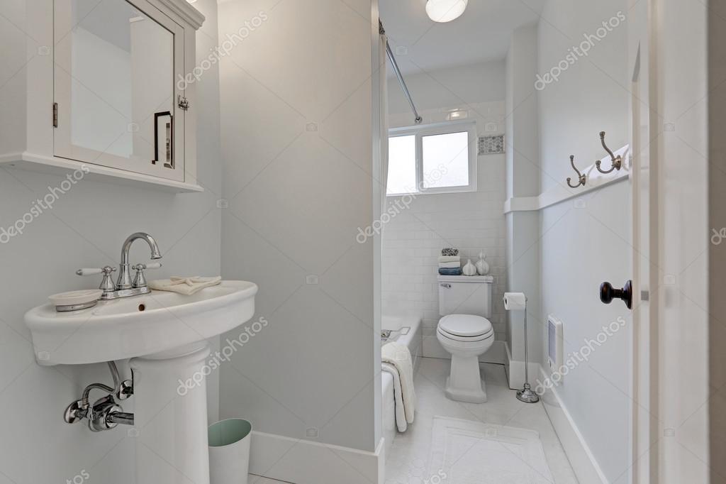 Gammal stil badrum inredning i smÃ¥ american house — stockfotografi ...