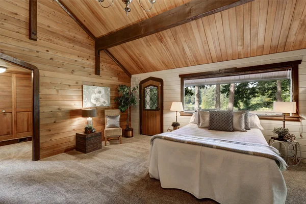 Wooden bedroom interior with high beamed ceiling — Stok fotoğraf