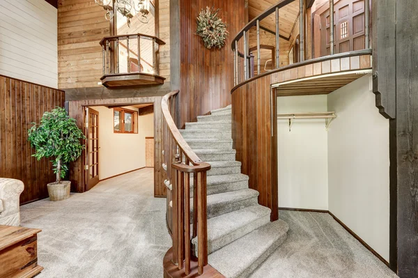 Wooden house interior with circular staircase and carpet floor — Stock Image Wooden house interior with circular staircase and carpet floor Royalty Free Stock Photos