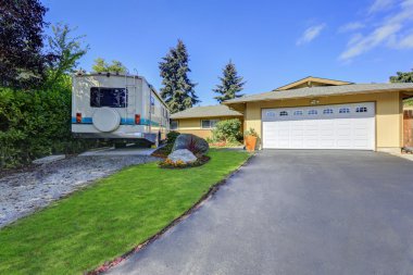 Amerikan bir seviye evin dış