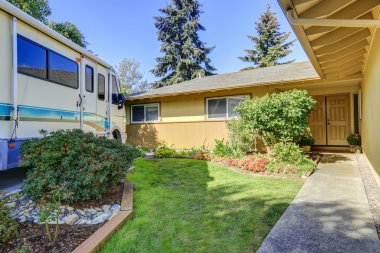 Amerikan bir seviye evin dış