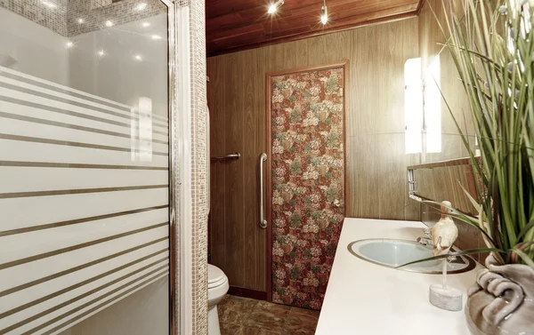 Interieur van houten panelen badkamer — Stockfoto