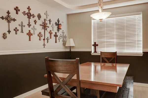 Pastoral style dining room. Crosses hanging on the wall — Stockfoto