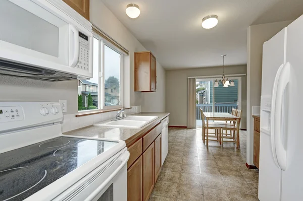 White kitchen room and dining room interior — ストック写真