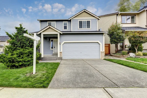 Small back yard with green grass and wooden fence — ストック写真