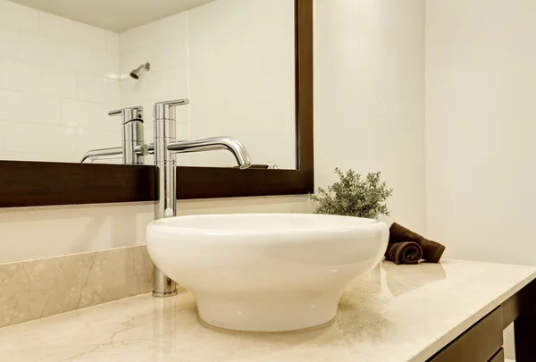 Bathroom sink close up in apartment building — Stock fotografie