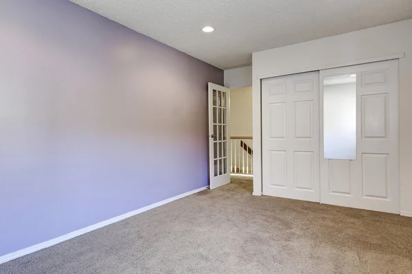 Pale purple interior of empty room — Stock fotografie