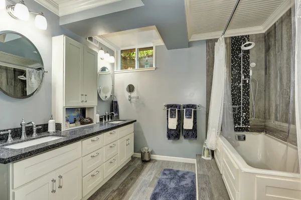 Basement bathroom interior in gray and white tones — Stock Photo, Image