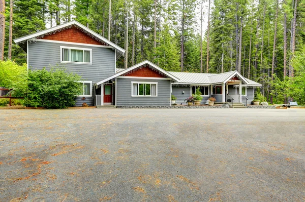 Custom built suburban house in the wood — Stock Photo, Image