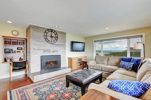 Cozy family room with stone brick wall — Stock Photo, Image