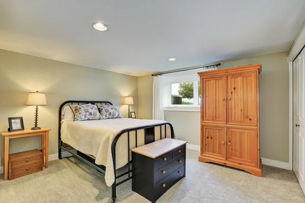 Beige tone bedroom interior with iron bed — Stock Photo, Image