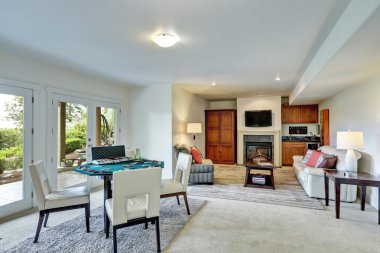 Eğlence odası poker masa ve rahat aile