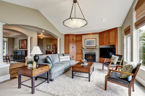 Klasický obývací pokoj interiér v luxusním domě — Stock fotografie
