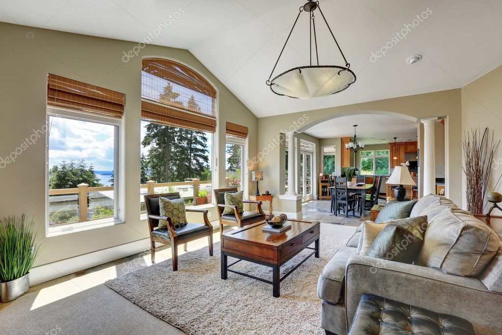 Gewelfd plafond woonkamer interieur in luxe woning — Stockfoto ... Gewelfd plafond woonkamer interieur in luxe woning — Stockfoto ...