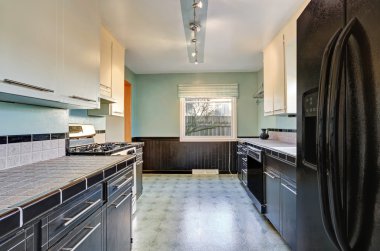 Mutfak iç siyah ve yeşil tonlarında