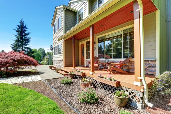 Entrance porch with columns — Stock Photo, Image