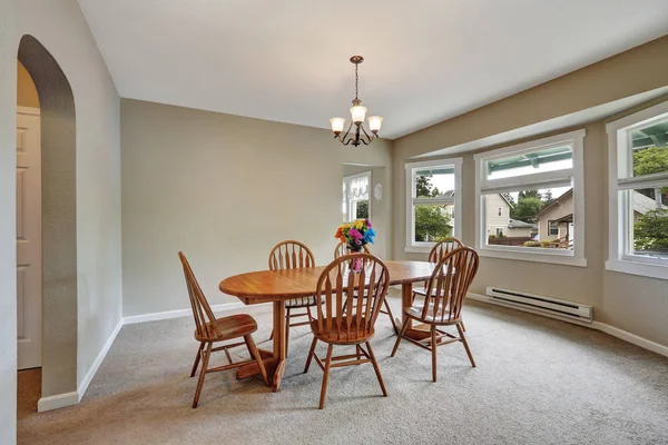 Beige dining room interior with round wall — Stock Photo, Image