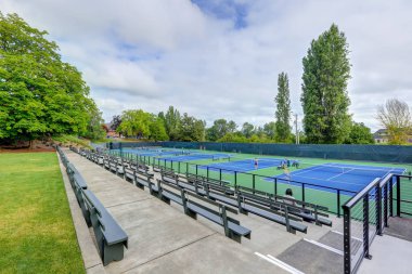 Tenis kort Tacoma'da yüksek açılı görünüş.