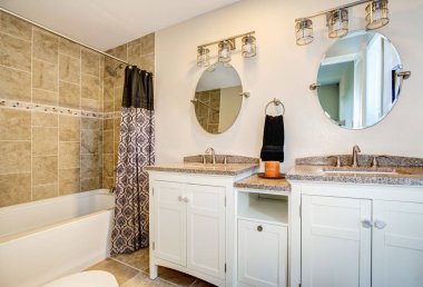 Banyo ayrıntı. Makyaj ile duş kabin.