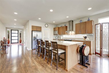 Parlak modern açık plan mutfak oda iç