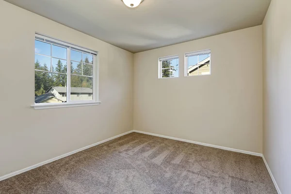 Small empty room upstairs — Stock Photo, Image