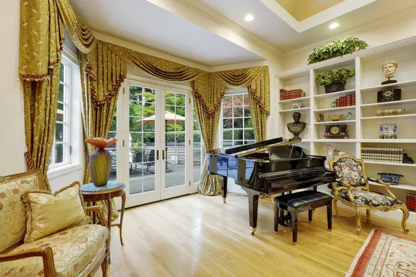 Interiér krásný obývací pokoj v luxusní dům — Stock fotografie