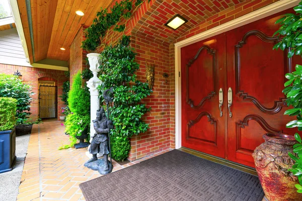 Luxury house entrance. — Stock Photo, Image