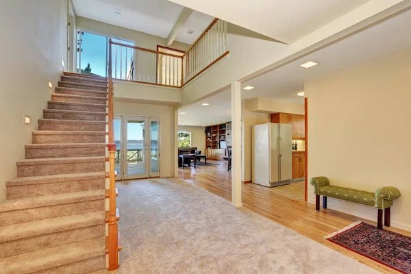 Hallway interior with staircase leading upstairs — Stock Photo, Image