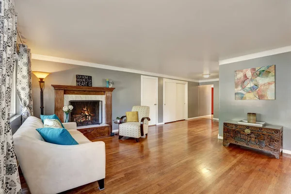 Living room interior with polished hardwood floor — Stock Photo, Image