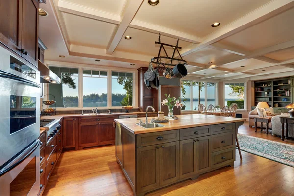 Large kitchen island with hanging pot rack above — Stock Photo, Image