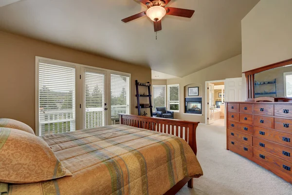 Luxury master bedroom interior with large chest of drawers — Stock Photo, Image