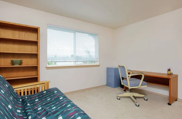 Arredato in modo semplice home office interno — Foto Stock