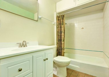 Beyaz temiz banyo iç 