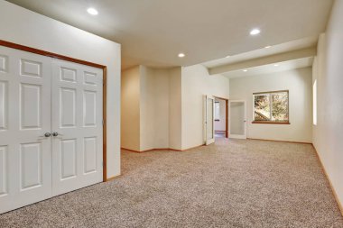 Boş oda iç Halı zemin ile