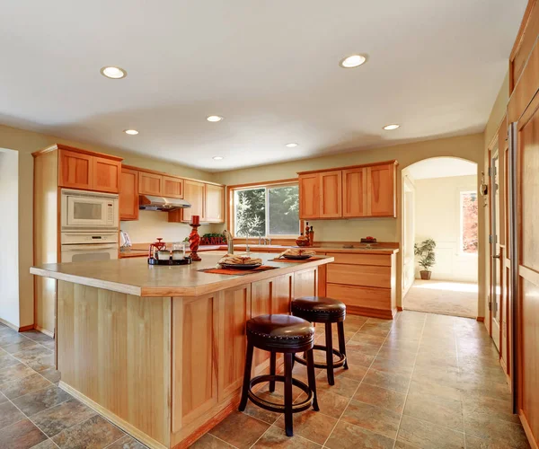 Kitchen interior with honey cabinets and built-in appliances — Stock Photo, Image