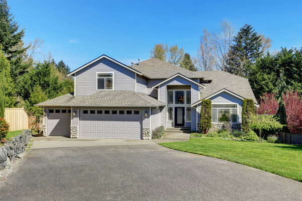 Traditional blue home exterior in Puyallup with wood siding