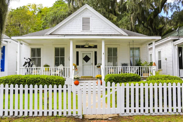 ISLA DE LA ESPERANZA, GA EE.UU. - 1 DE NOVIEMBRE DE 2013: Distrito residencial histórico . — Foto de Stock