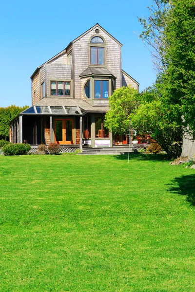 PORT TOWNSEND, WA - 12 de abril de 2014: Exterior da casa de estilo vitoriano. Porto Townsend, WA . — Fotografia de Stock