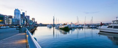 Tacoma waterfront marina ve deniz araçları ile aquarium yakınındaki.