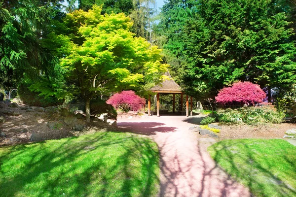 Tacoma, Wa - April 14, 2014: Japanse tuin in punt Defiance Park. — Stockfoto