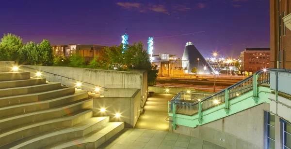 Tacoma cam ve Tarih Müzesi ile şehir merkezine. — Stok fotoğraf