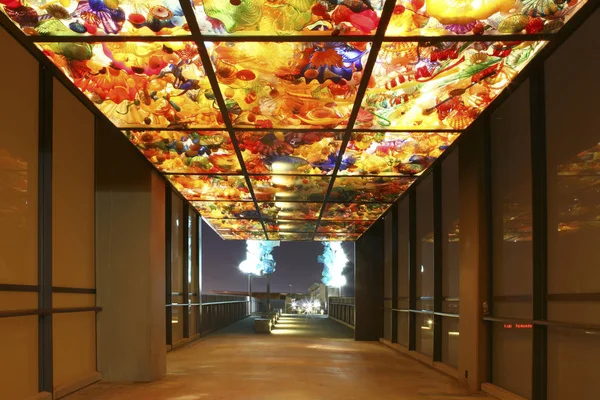 TACOMA, WA - AUGUST 4, 2011: Tacoma downtown bridge over to Glass Museum. — Stock Photo, Image