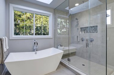 Yeni lüks ev banyo cam eşiksiz duş