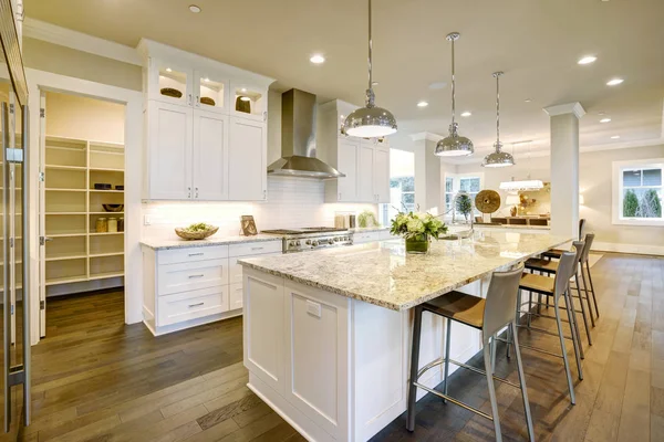 White kitchen design in new luxurious home — Stock Photo, Image