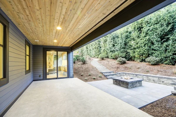Lujosa casa de nueva construcción exterior en Bellevue, WA —  Fotos de Stock
