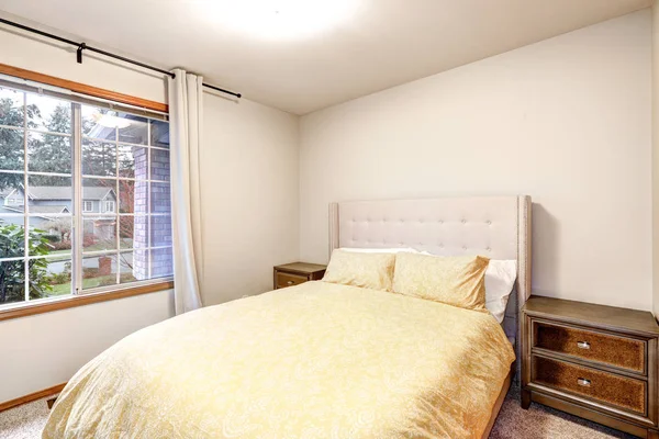 Beige bedroom interior features yellow bed — Stock Photo, Image