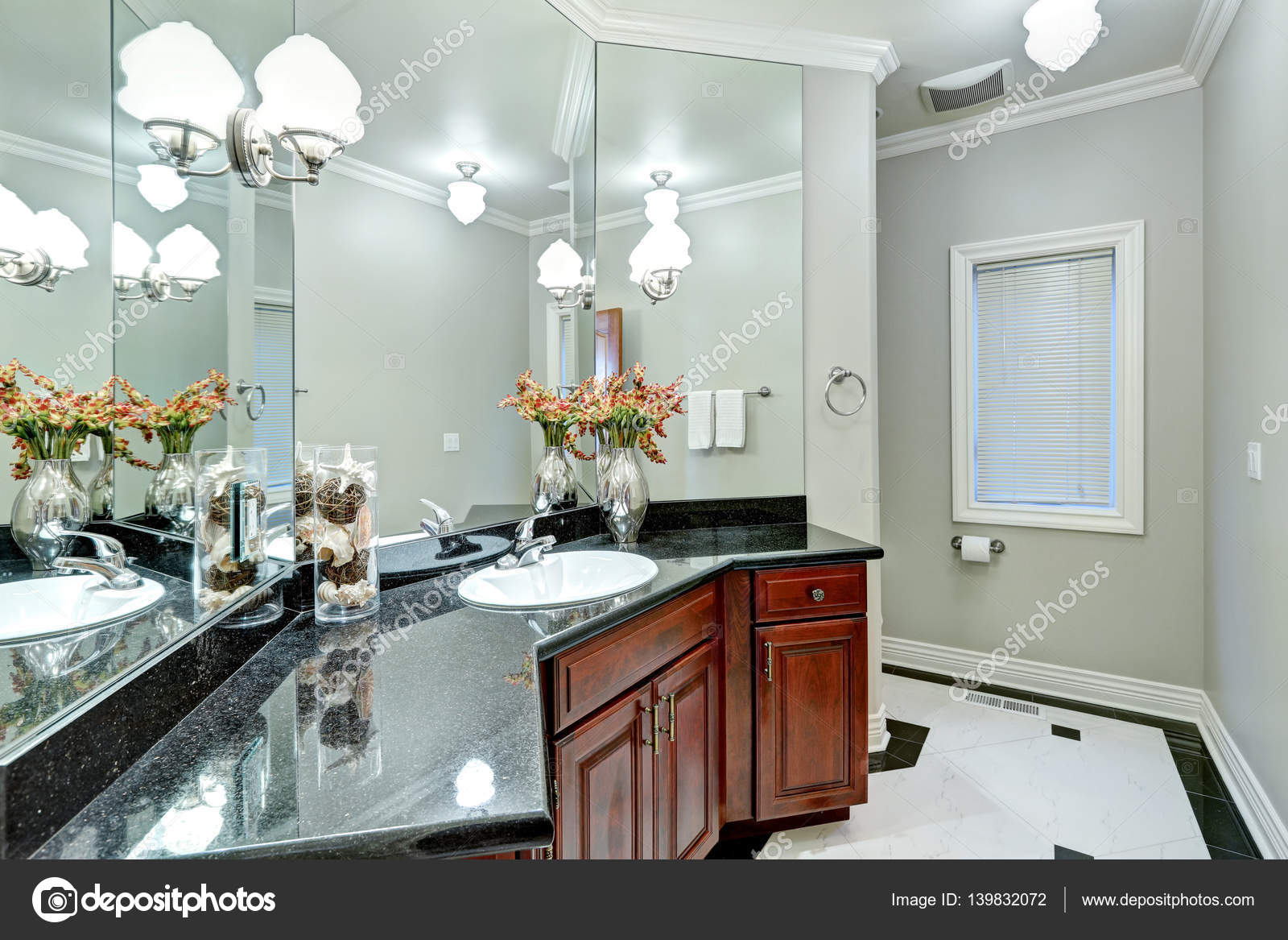 Baño granito gris | Interior de baño gris suave cuenta con piso de