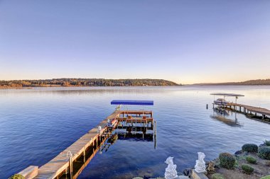 Özel dock jet Kayak liftleri ve kapalı tekne kaldıracı, Lake Washington ile.