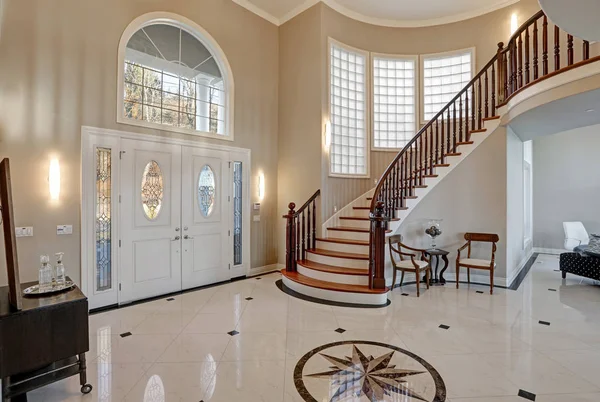 Stunning two story entry foyer with marble mosaic tiled floor — Stock Photo, Image