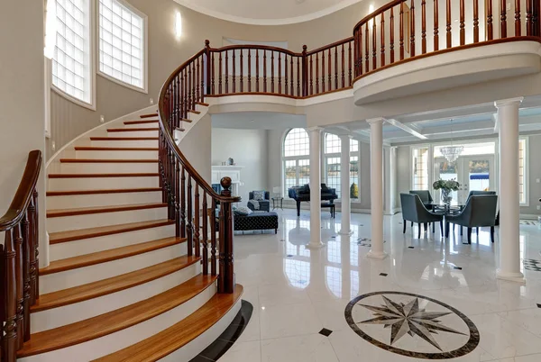 Stunning two story entry foyer with marble mosaic tiled floor — Stock Photo, Image